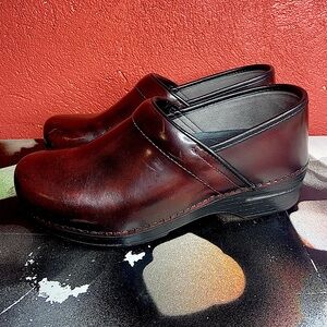Burgundy Leather Dansko XP Clog Slip on Size 40 Size 9.5